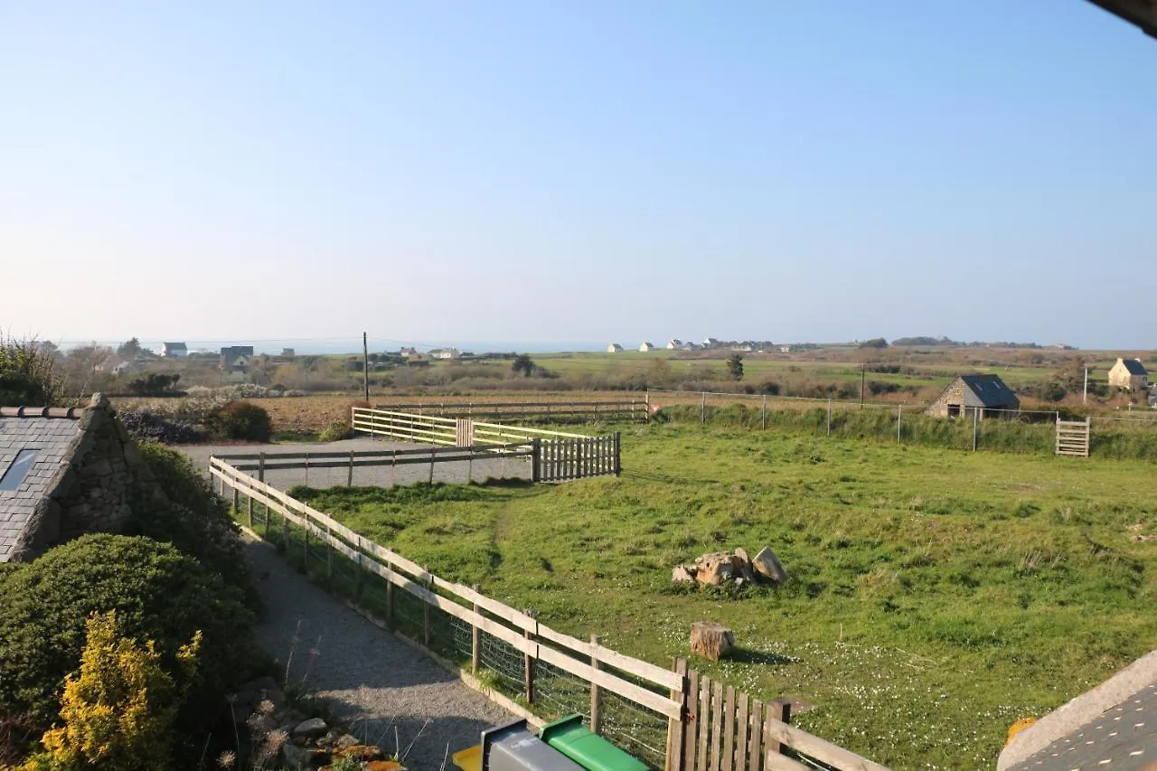 Holiday home Les Gites Aux Volets Roses Landunvez