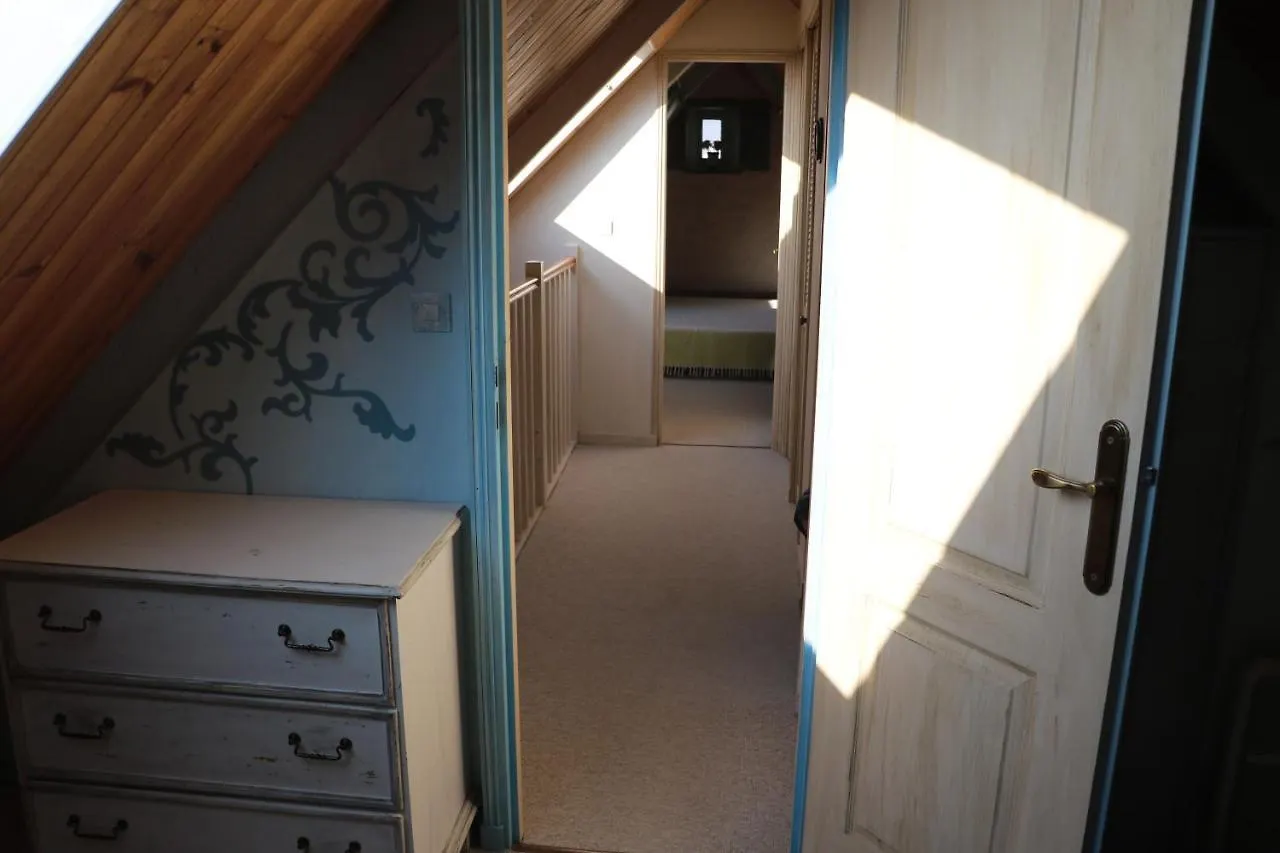 Holiday home Les Gites Aux Volets Roses Landunvez