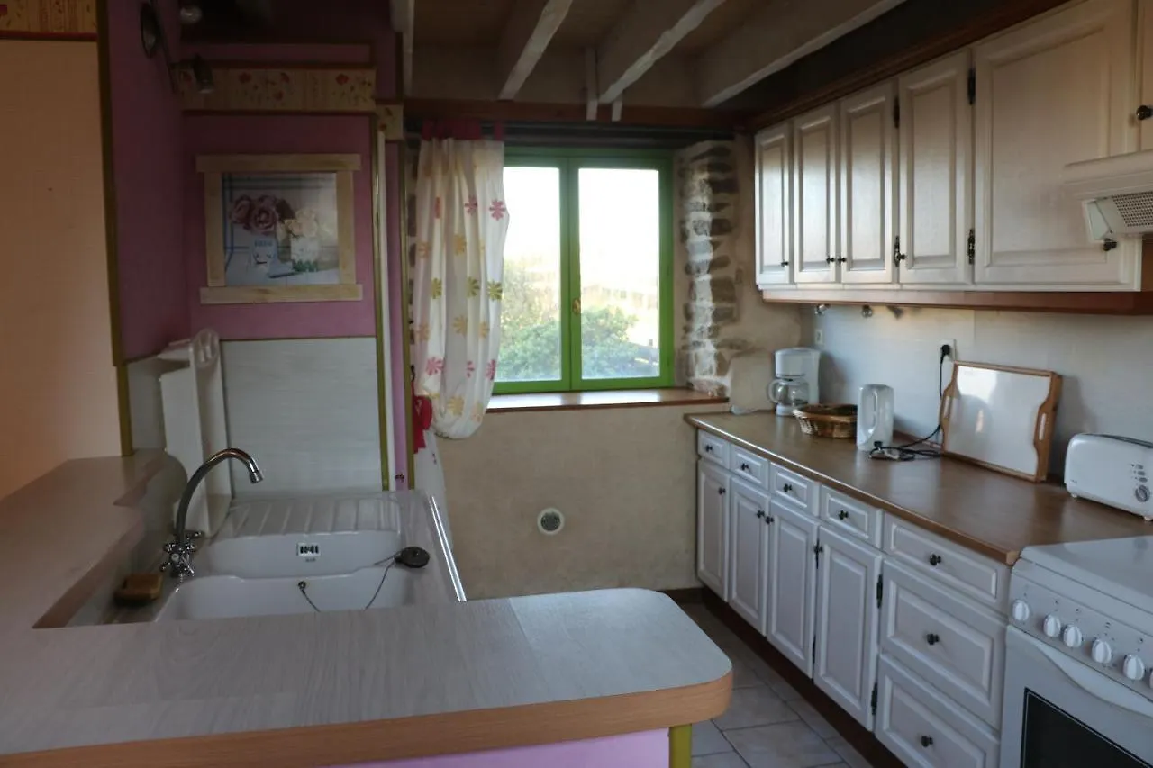 Holiday home Les Gites Aux Volets Roses Landunvez