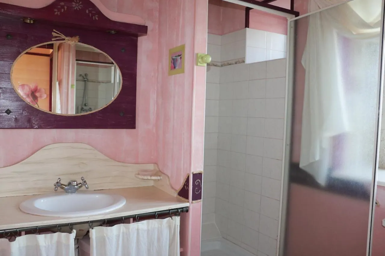 Les Gites Aux Volets Roses Landunvez Holiday home